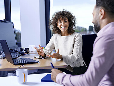 Two Leadec employees at a meeting in the office.